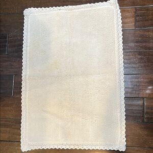 Target Cream Bath Mat with Decorative Edge